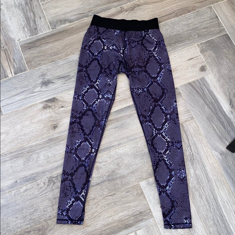 Women’s Superdry Leggings size small
